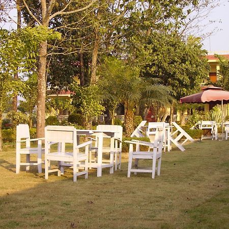 Hotel Rainforest Sauraha Luaran gambar