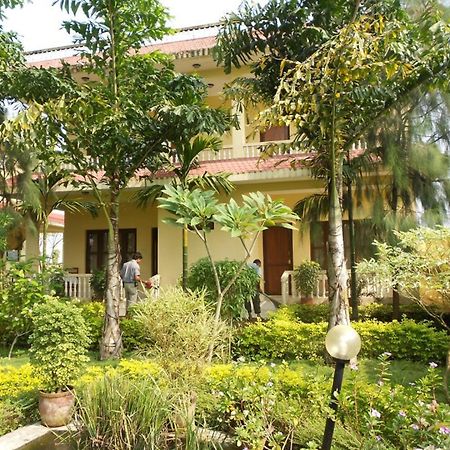 Hotel Rainforest Sauraha Luaran gambar