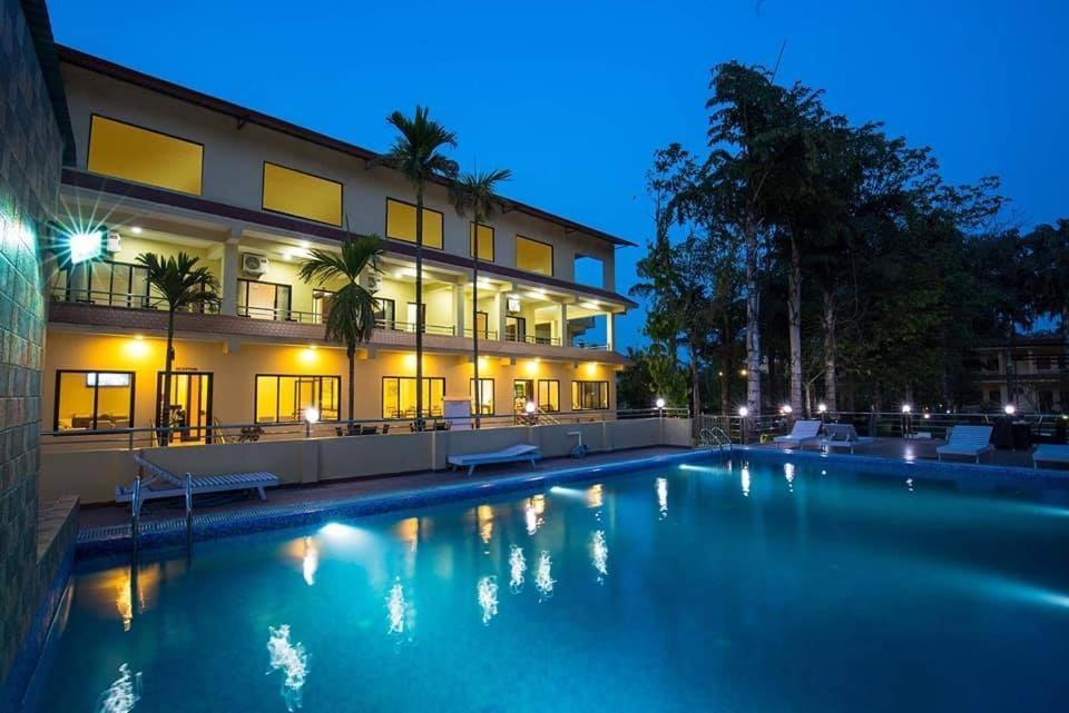 Hotel Rainforest Sauraha Luaran gambar
