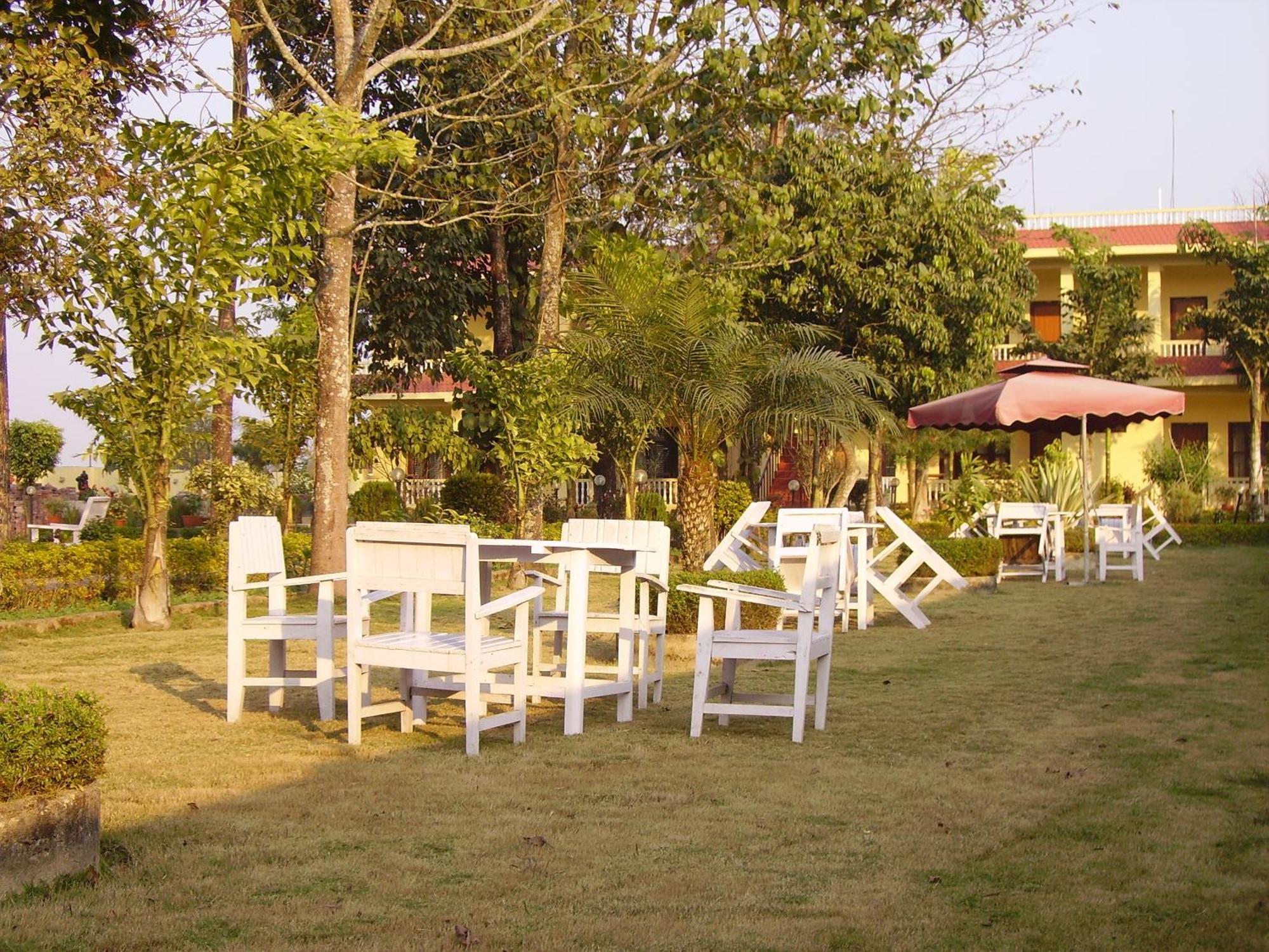 Hotel Rainforest Sauraha Luaran gambar