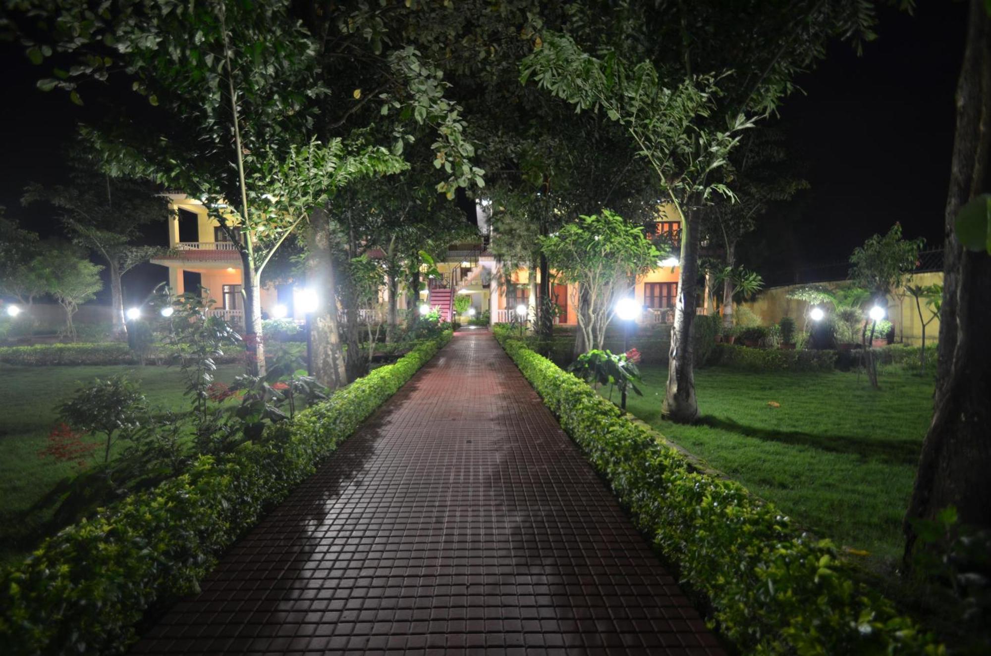 Hotel Rainforest Sauraha Luaran gambar