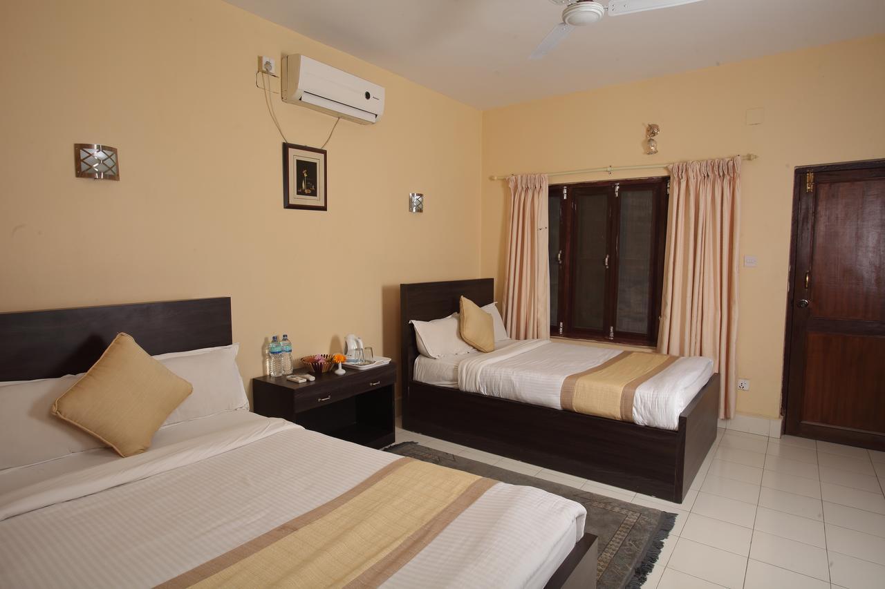 Hotel Rainforest Sauraha Luaran gambar