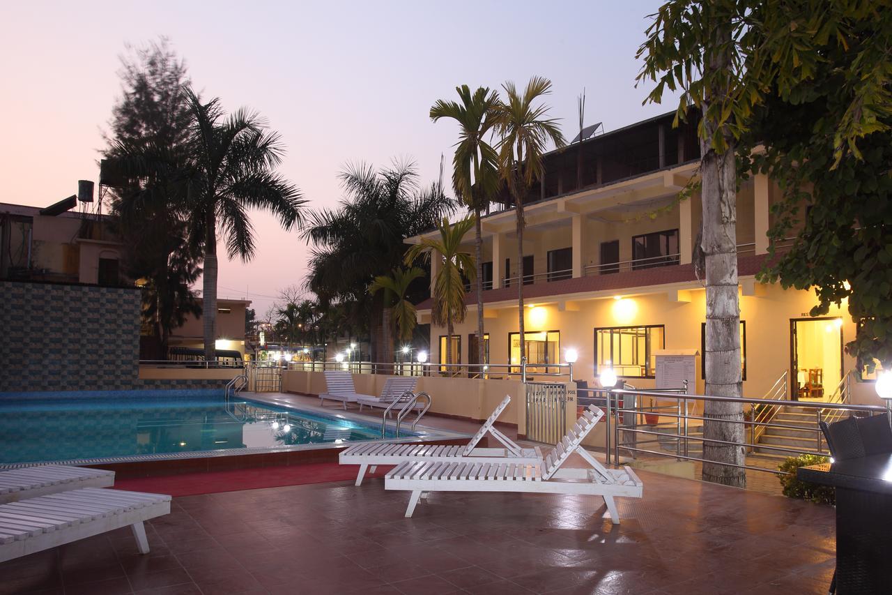 Hotel Rainforest Sauraha Luaran gambar