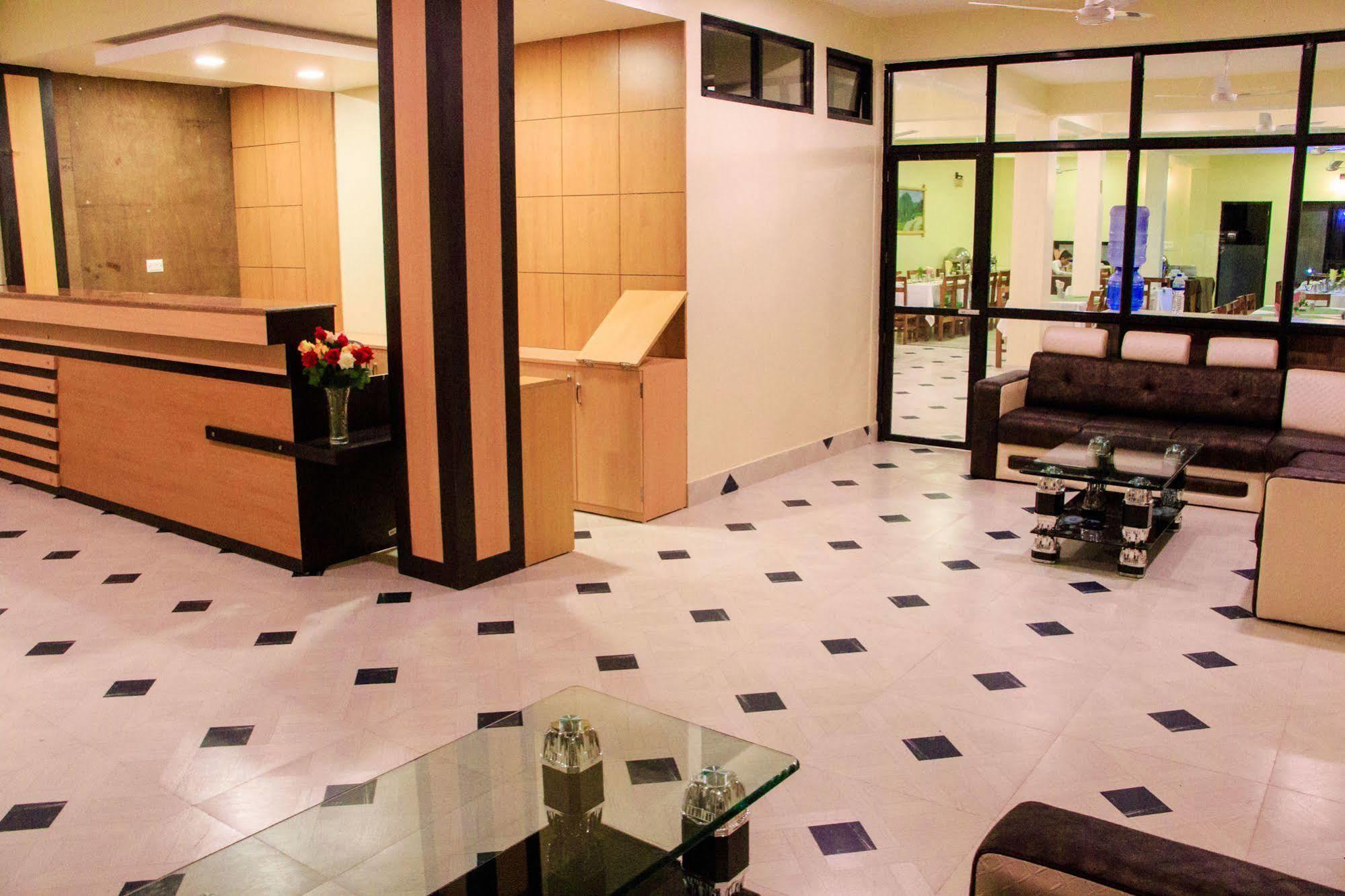 Hotel Rainforest Sauraha Luaran gambar
