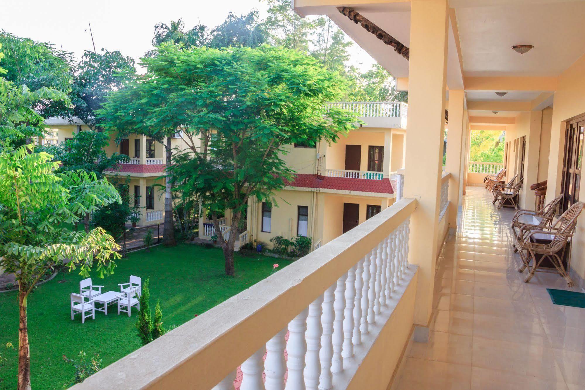Hotel Rainforest Sauraha Luaran gambar