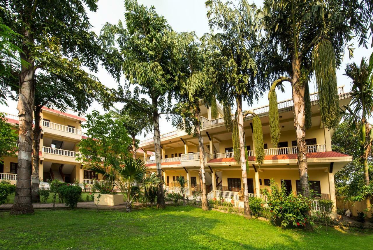 Hotel Rainforest Sauraha Luaran gambar