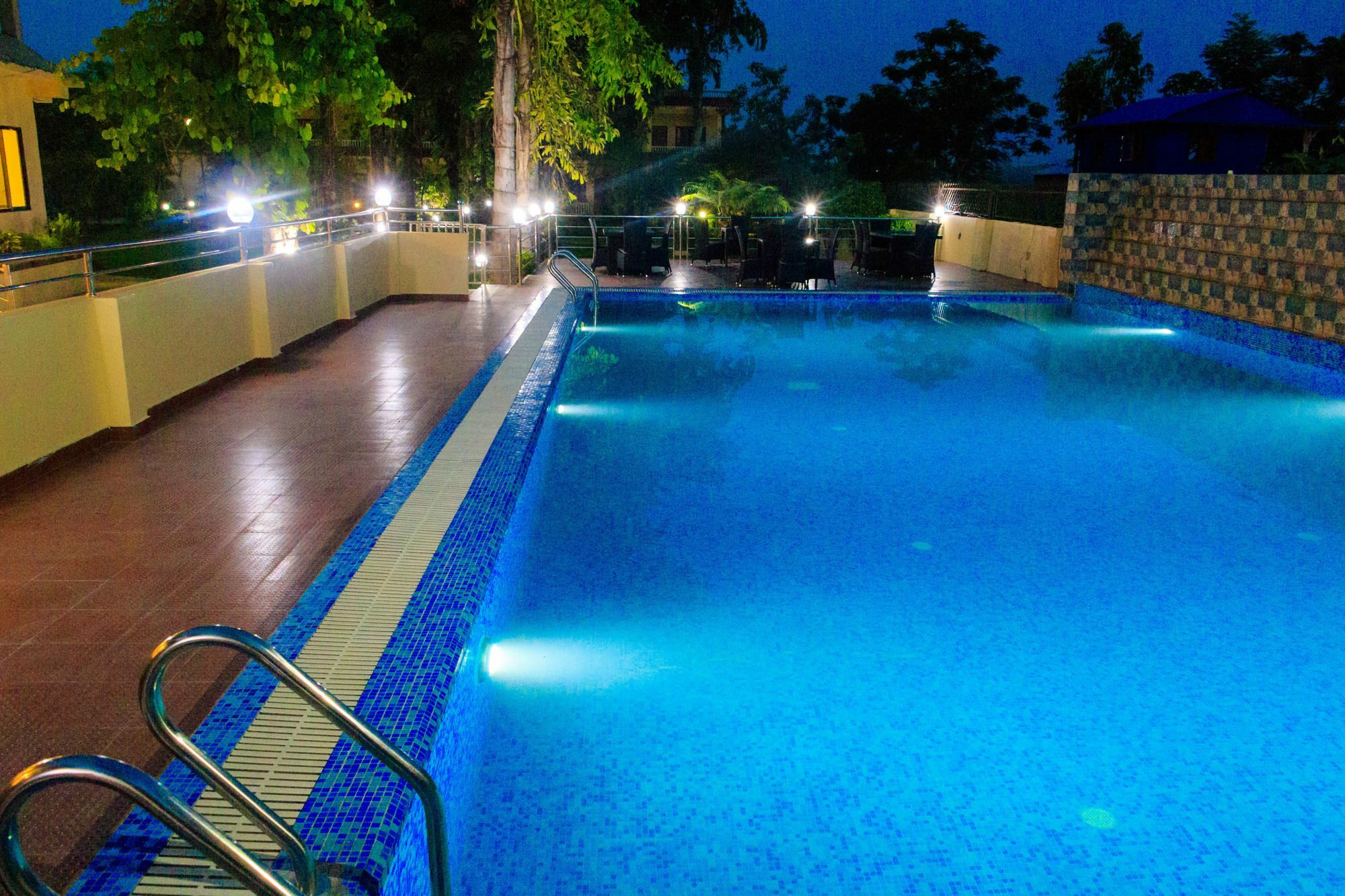 Hotel Rainforest Sauraha Luaran gambar